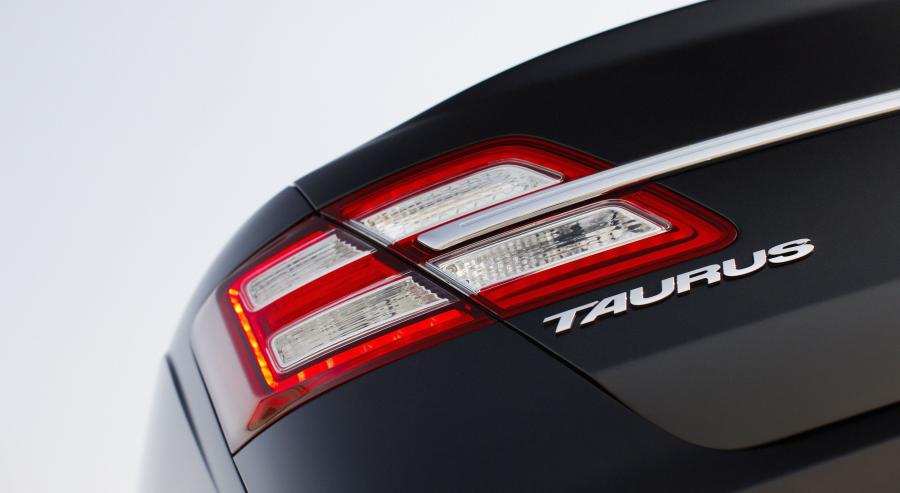  Ford Taurus Limited 2013 года  (фото 10 из 16)